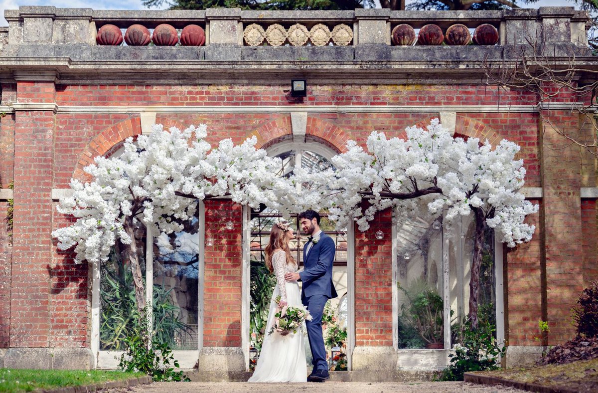 Loves sweet gaze on a crispy winter day🤍
We love weddings in our beautiful Fernery🤍
#weddingwednesday #ashridgehouse #ashridgehousewedding