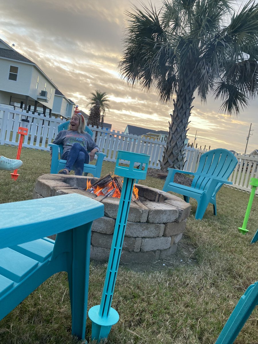VersaStake's tweet photo. Gather around the fire and breakout the fun! 🔥😄🥤#VersaStake #VersaStakeLife #GetOutdoors #TheUltimateCupHolder #firepit https://t.co/n98TbgRpzO