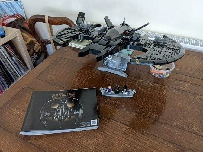 tigermendoza's tweet photo. It was great to not be on a computer or even do much music stuff and build this beast over the Christmas break. It really is huge though. Pic 2 is a suitable 12" for scale. Please excuse the masking tape holding the bottom panels in place.
Thank you @emiliedeq
#Batman #LegoB… https://t.co/yThSf5RVu0