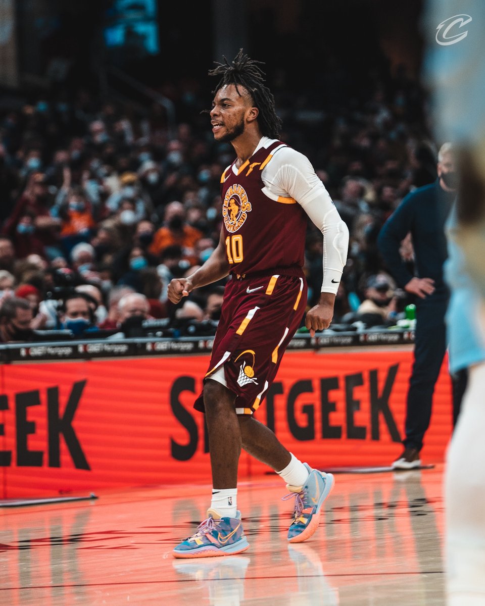 DG over his last 5 games 👀

24.0 PPG
.517 FG%
6.6 APG
1.2 SPG

🌟 RETWEET to #NBAAllStar vote for #DariusGarland 🌟