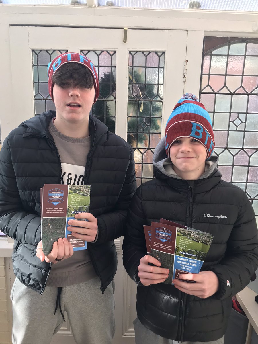 AdamHenderson02's tweet photo. Roped the lads in to posting some of the @BourneTownFC flyers. If you get one through your door, give it a read and it would be great to see you at the @AbbeyLawn on a Saturday afternoon for ⚽️😂🍻🥟 #upthewakes https://t.co/XqhNEhlGez