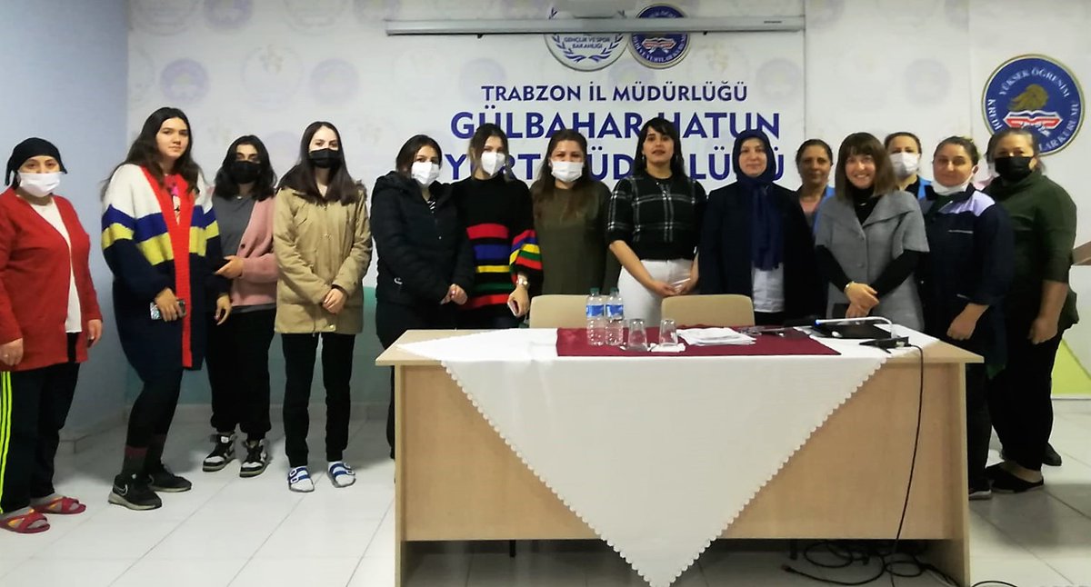 TrabzonKYGM's tweet photo. Aile ve Sosyal Hizmetler İl Müdürlüğü Psikoloğu Betül Uzuner, Gülbahar Hatun Yurdu personelimize, Davranışsal Bağımlılık konulu seminer verdi. https://t.co/RhJFVwRCON
