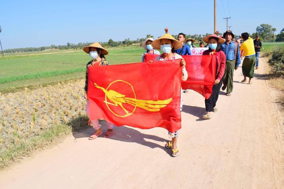 MayPaingTun3's tweet photo. Locals of eastern Yinmarpin &amp; northern Salingyi Tsp marched to overthrow Genocidal Military as 301st day of protest. #ASEANStopHunSen #2022Jan5Coup #WhatsHappeningInMyanmar https://t.co/xzT09lXw0S https://t.co/rbcTy1CMpR