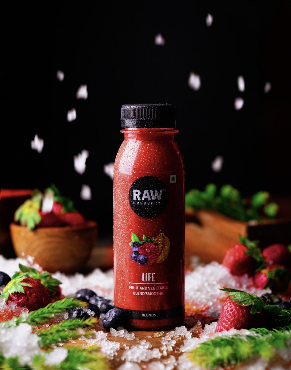 RawPressery's tweet photo. Itโs A Winterful Life. โค๏ธ โ๏ธ
#Winter #Life #RAWPressery #KeepingItRAW #winterseason #snow #smoothie #strawberry #blueberry #tasty #yummy #delicious #healthy #winterlife #wonderfulwinter #photooftheday #cold #ice #beautiful #winterwonderland https://t.co/Bw4jaCfiQQ