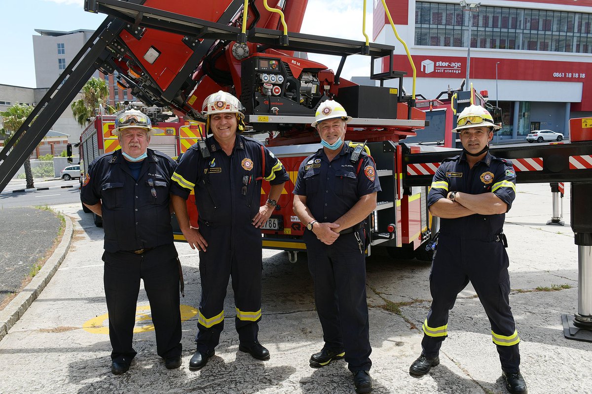 geordinhl's tweet photo. It was my pleasure to host the Speaker of Parliament today at the Roeland Street fire station to convey a message of thanks to all the @CityofCT firefighters who helped fight the blaze at Parliament. 

https://t.co/Jh01QEVW9a https://t.co/PJmiTRJ6Ua