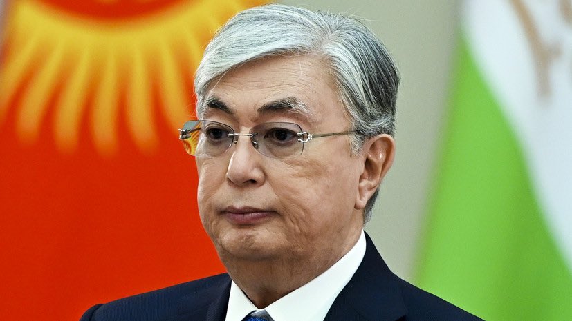 Президент Казахстана призвал восставших вернуть ему косметичку