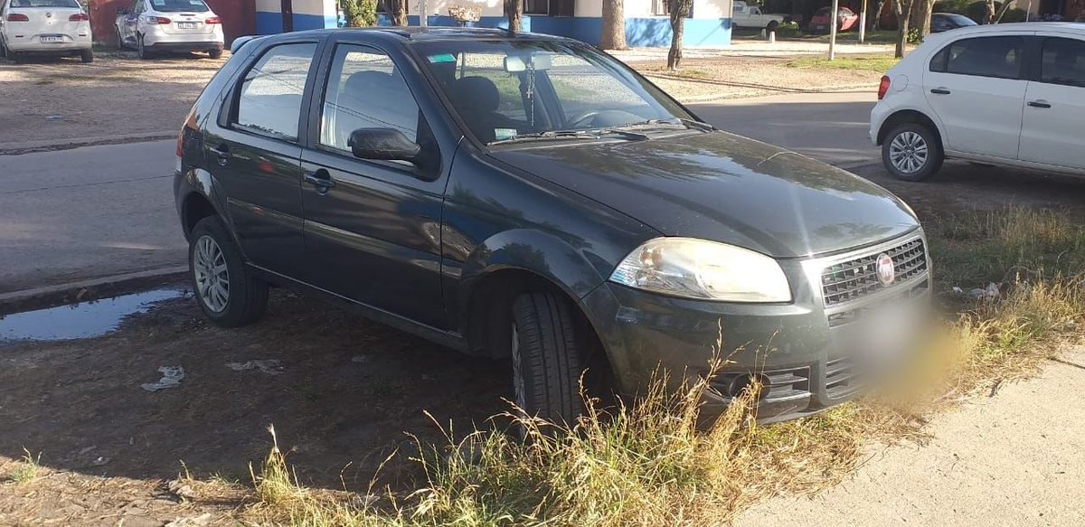 codigomdp's tweet photo. Denunció que le habían robado 2 neumáticos a su auto. Una patrulla fue al lugar y constató que no hubo tal robo. Ourrió en el barrio Los Pinares de Mar del Plata. Quedó imputado por “Falsa denuncia y tentativa de estafa”. https://t.co/8lymvlPPWK