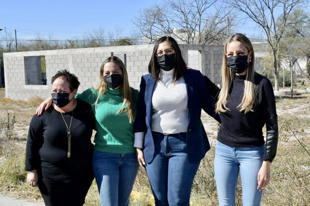 En nuestra gira por la región de los Cinco Manantiales visitamos la comunidad V. Carranza en el municipio de Nava, junto a la alcaldesa Pily Valenzuela y mis amigas diputadas Esperanza Chapa y Cristy Amezcua.

Seguiremos cerca de la gente, cumpliendo compromisos.

#Coahuila