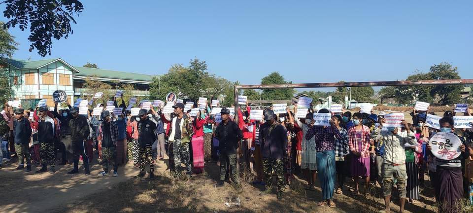 MayPaingTun3's tweet photo. Locals of Kani staged a marching strike to protest against Genocidal Dictatorship &amp; showed support to @NUGMyanmar. #ASEANStopHunSen #2022Jan5Coup #WhatsHappeningInMyanmar https://t.co/rqtVZjOitP https://t.co/pQi4kzQThL