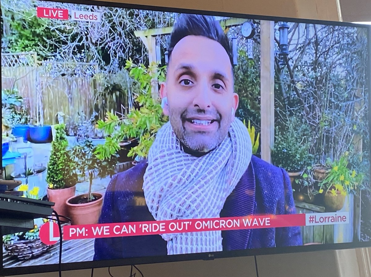 TheDA_UK's tweet photo. “It has to be vaccines +”
😷Give NHS staff adequate PPE
💨Introduce ventilation
Well said 👏@DrAmirKhanGP on @lorraine #protectthefrontline
(Loving the love from @reallorraine !)
Sign our letter on ppe to the government https://t.co/yMfY9C0Pth https://t.co/lXo9TetoC8