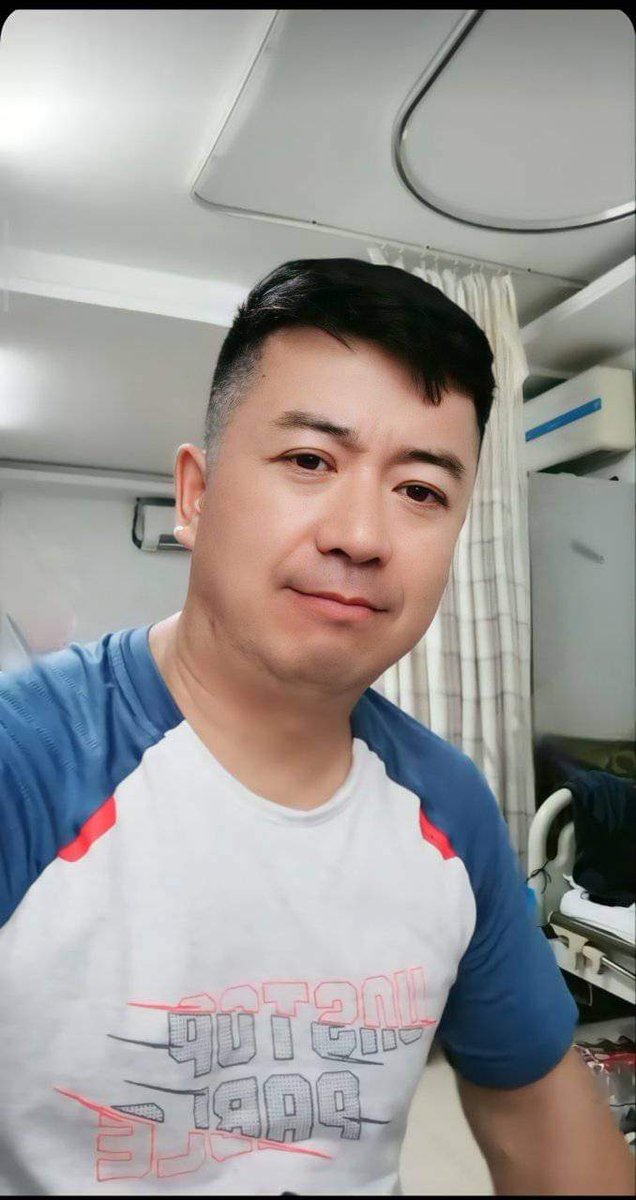 thanhsang2606's tweet photo. Nhìn lão có già hok mọi người https://t.co/JfohPztBNY