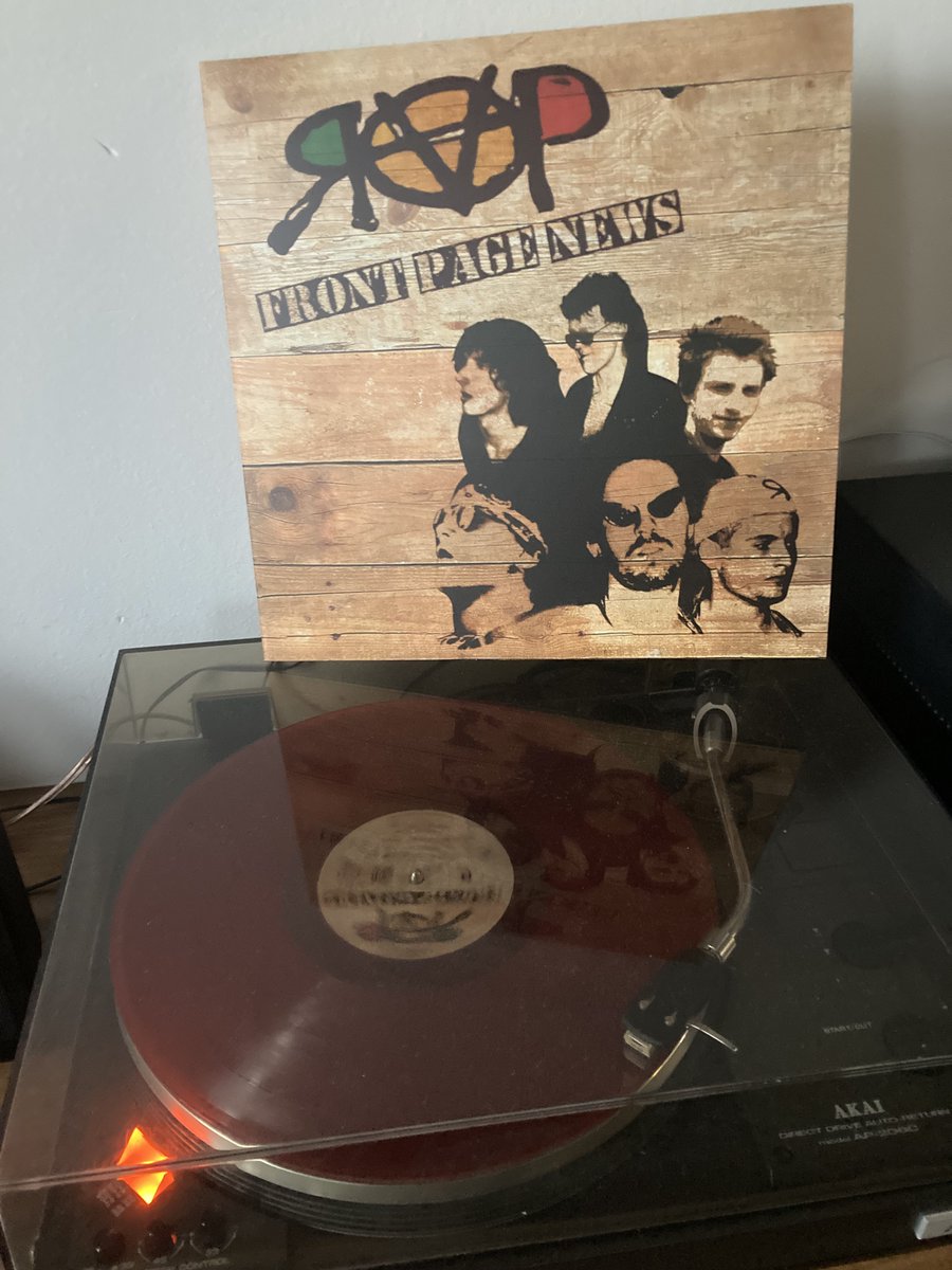 dominikpanek's tweet photo. #mojepłyty - nr 720: RAP „Front Page News” (Manufaktura Legenda/Zima Records 2021) VINYL Absolutnie kultowa płyta, która ponad 30 lat czekała na wydanie, a brzmi, jakby została nagrana wczoraj. Tak się gra #reggae 
#RAP #ZimaRecords #ManufakturaLegenda
https://t.co/j3sMTxCqR1 https://t.co/WqLrxwHfty