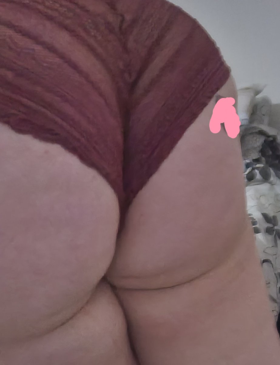 naughtyhonnobs's tweet photo. Happy hump day everyone ! 
#asswedensday 
#humpday #lacelingerie #hotwife https://t.co/5SWnQkFLKm