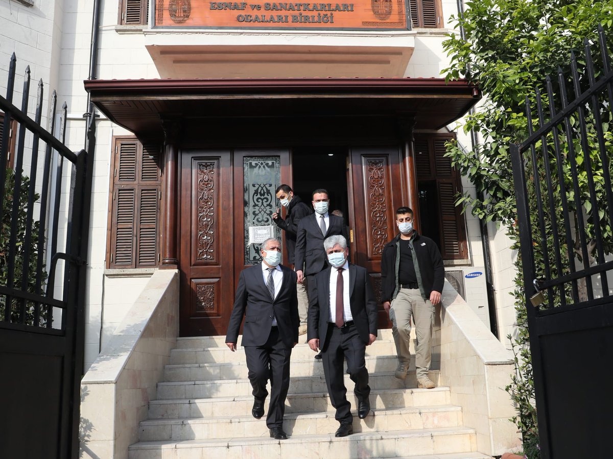 KadirTeksoz's tweet photo. Esnaf dostu Hatay Valimiz sayın Rahmi DOĞAN beyefendi birliğimizi ziyaret ettiler. 
Esnaf dostu vali baba Sayın Rahmi DOĞAN ile birlikte esnaf ve sanatkârlarımızın genel konularını istişare ettik.Her zaman yanımızda olan Valimize sonsuz teşekkürler. @suleymansoylu
@dogan_rahmi https://t.co/ETwJtBdJqQ