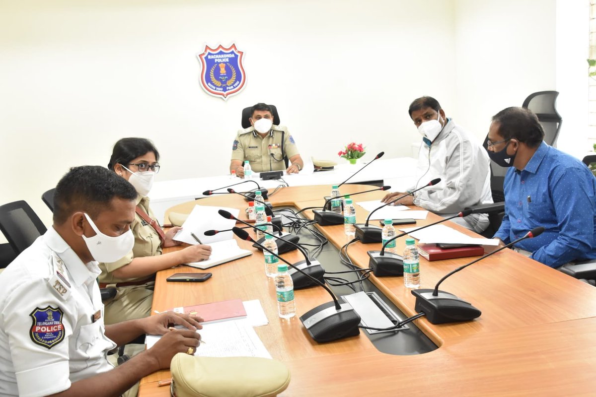 MalkajgiriCop's tweet photo. #PsychologicalStrength plays a vital role in fighting #Covid19 besides medication - CP
#CP_Rachakonda advises police personnel to take additional precautions & adhere to the medication as prescribed by the doctors in a virtual meeting held today at CPO, Neredmet. https://t.co/irdtBywsow