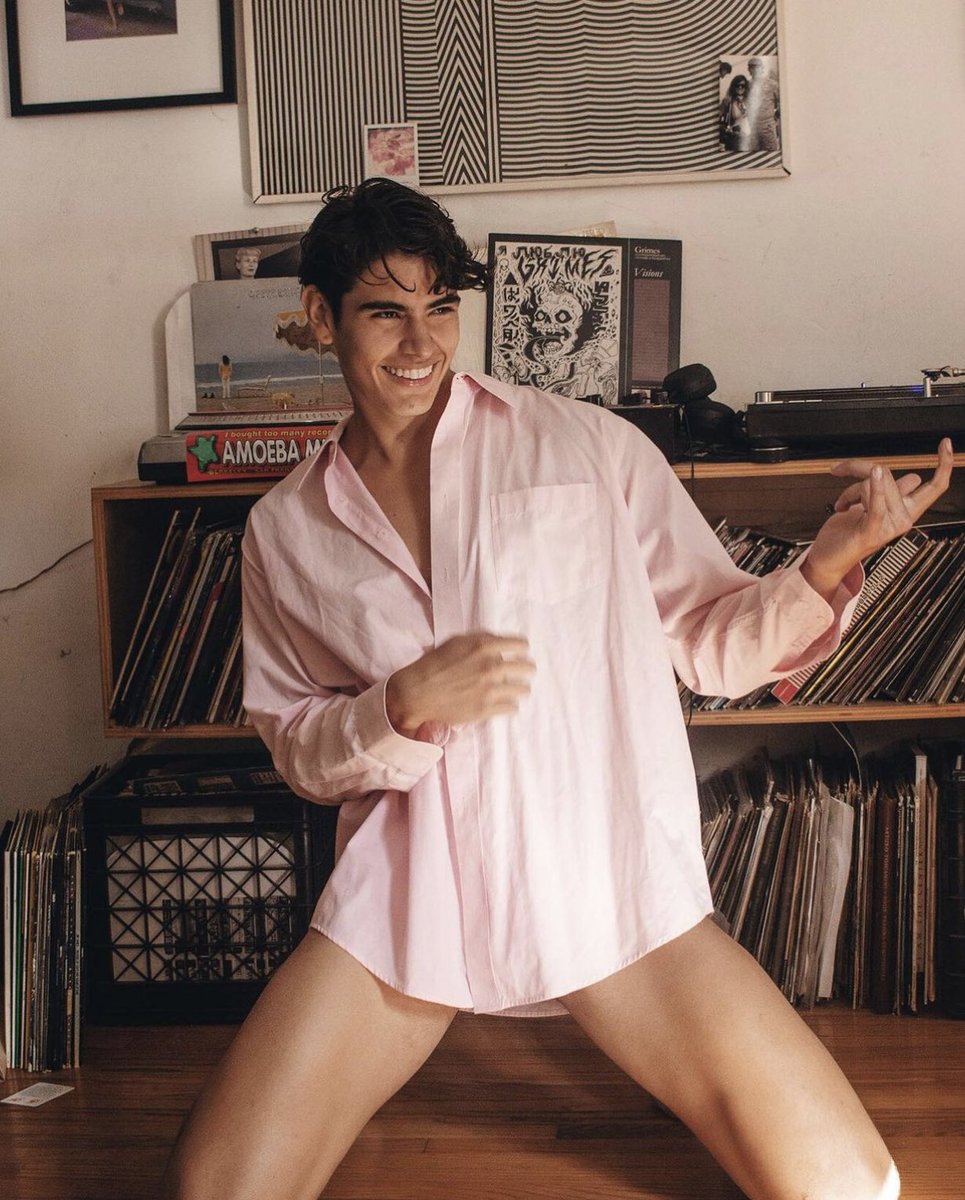 SWAYINGSTUD's tweet image. *·˚ ༘  𝐉𝐎𝐀𝐐𝐔𝐈𝐍 𝐀𝐋𝐕𝐀𝐑𝐎 𝐅𝐋𝐎𝐑𝐄𝐙
            ┊ ˗ˏˋ my hips don’t lie  ˎˊ˗ 

——— original character. college student by day, exotic dancer by night. the principal’s son. sweet as sugar until you turn his bitch switch on. ships with chemistry. MDNI. MV | MS.