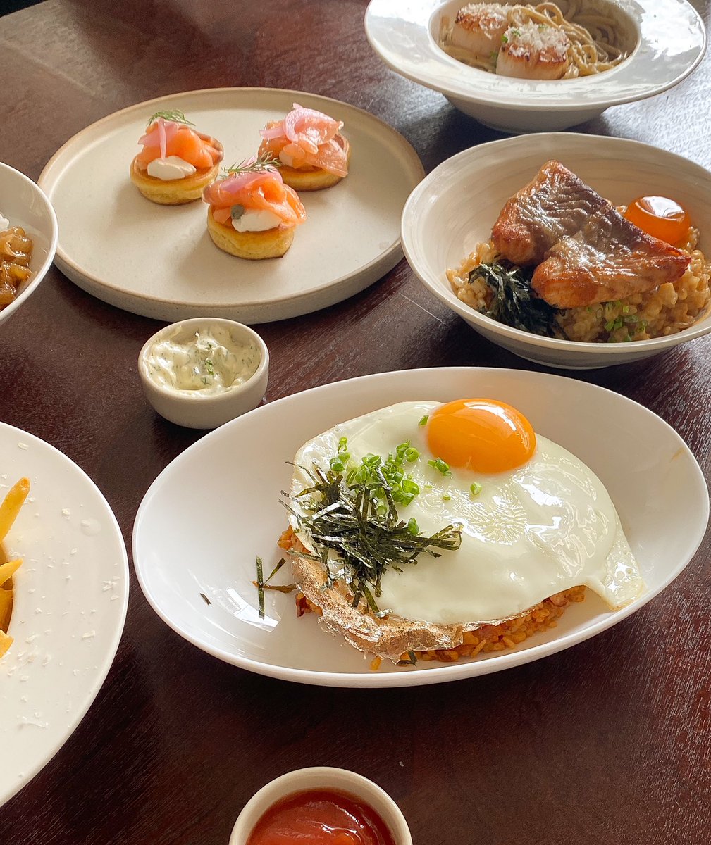 detailsoftoday's tweet photo. butter dinner / bourbon coffee แทบจะเป็น list แรกที่จะไปเลยตอนขับรถไปศรีราชา ใครแวะชลลองมานะ🤍 ร้านทานข้าวคูลๆร้านหนึ่ง ที่รสชาตินัวๆอร่อยดีมาก ข้าวผัดกิมจิจัดจ้านอันดับ1 เจาะกินกับไข่ดาวเยิ้ม🍳 pancake salmon หอมๆครีมชีส เดอะเบส ร้านสวยมากๆเหมาะกับมาเม้ามอยกะเพื่อน/เดท https://t.co/qtHHuZz4Ze