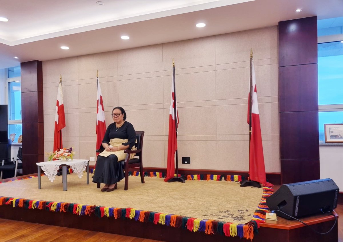 leonaitasi's tweet photo. MFA staff and the Lord Privy Seal &amp; Secretary for Foreign Affairs, warmly greeted the Hon. Fekitamoeloa 'Utoikamanu, the Kingdom's Minister of Foreign Affairs https://t.co/LTtnyNudyN
