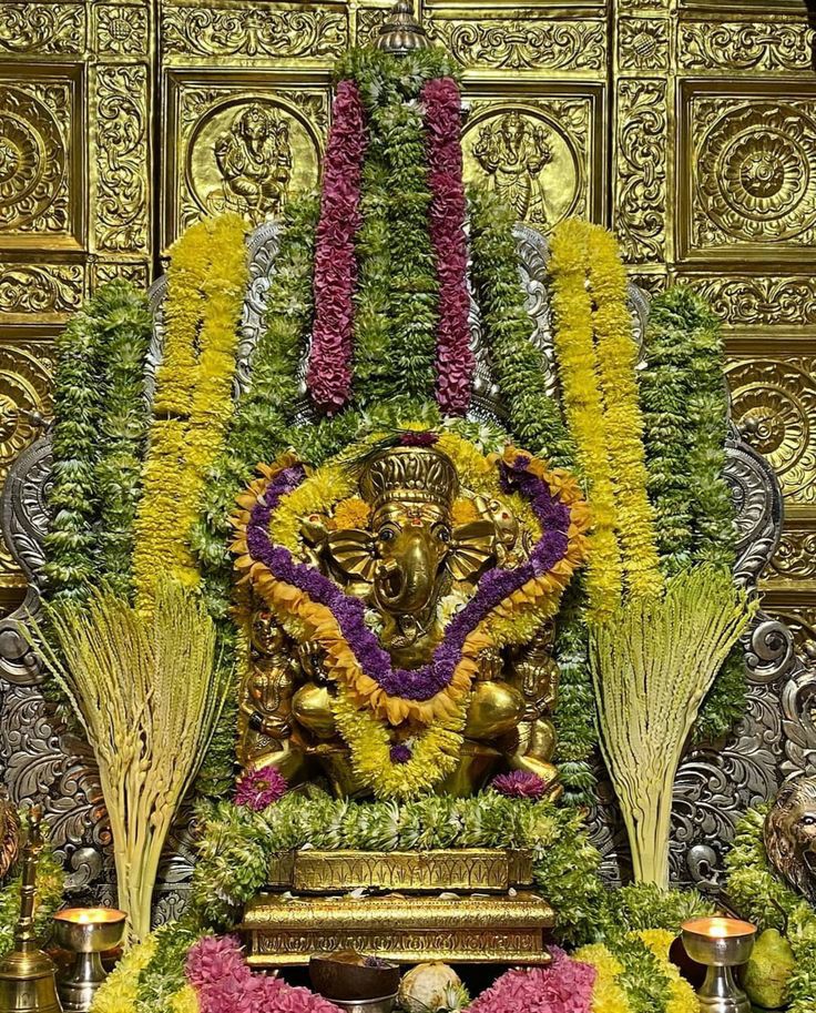 iRichaAwasthi's tweet photo. गजाननं भूतगणादिसेवितं कपित्थजम्बूफलचारु भक्षणम्ं उमासुतं शोकविनाशकारकं नमामि विघ्नेश्वरपादपङ्कजम्
  
        🔆जय श्री गणेशाय नमः🔆
                         🙏🌻 https://t.co/WE4rz2aiiL