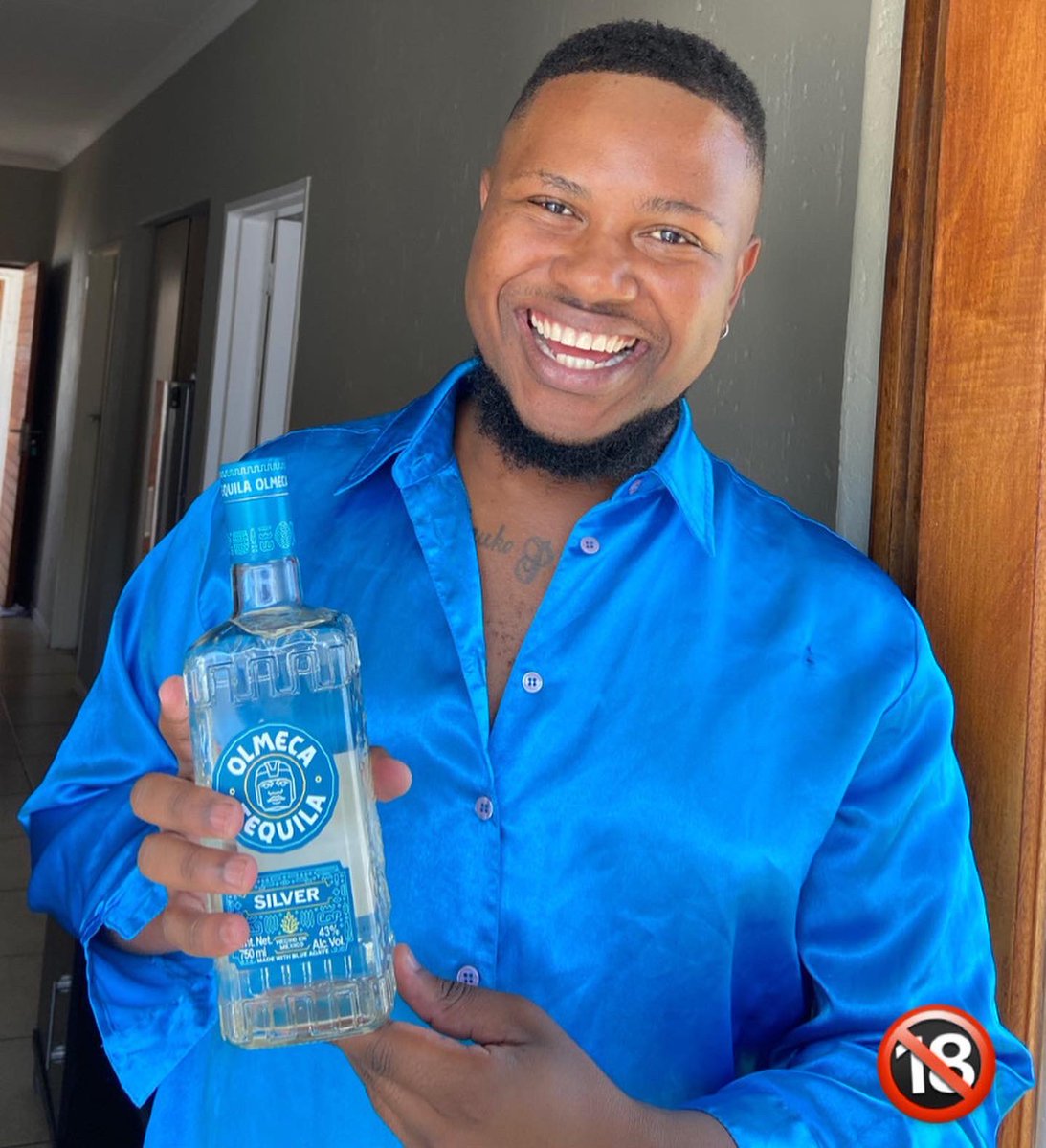dearbheki's tweet photo. #Ad Thereβs no better way to celebrate than with a bottle of @OlmecaTequilaSA π₯Ί
Have you seen the NEW bottle? Grab yours, available in stores. Not for sale for under 18βs
Enjoy responsibly.
#ShortCutToSummer #ToAllCelebrations https://t.co/JXyPH89WYz