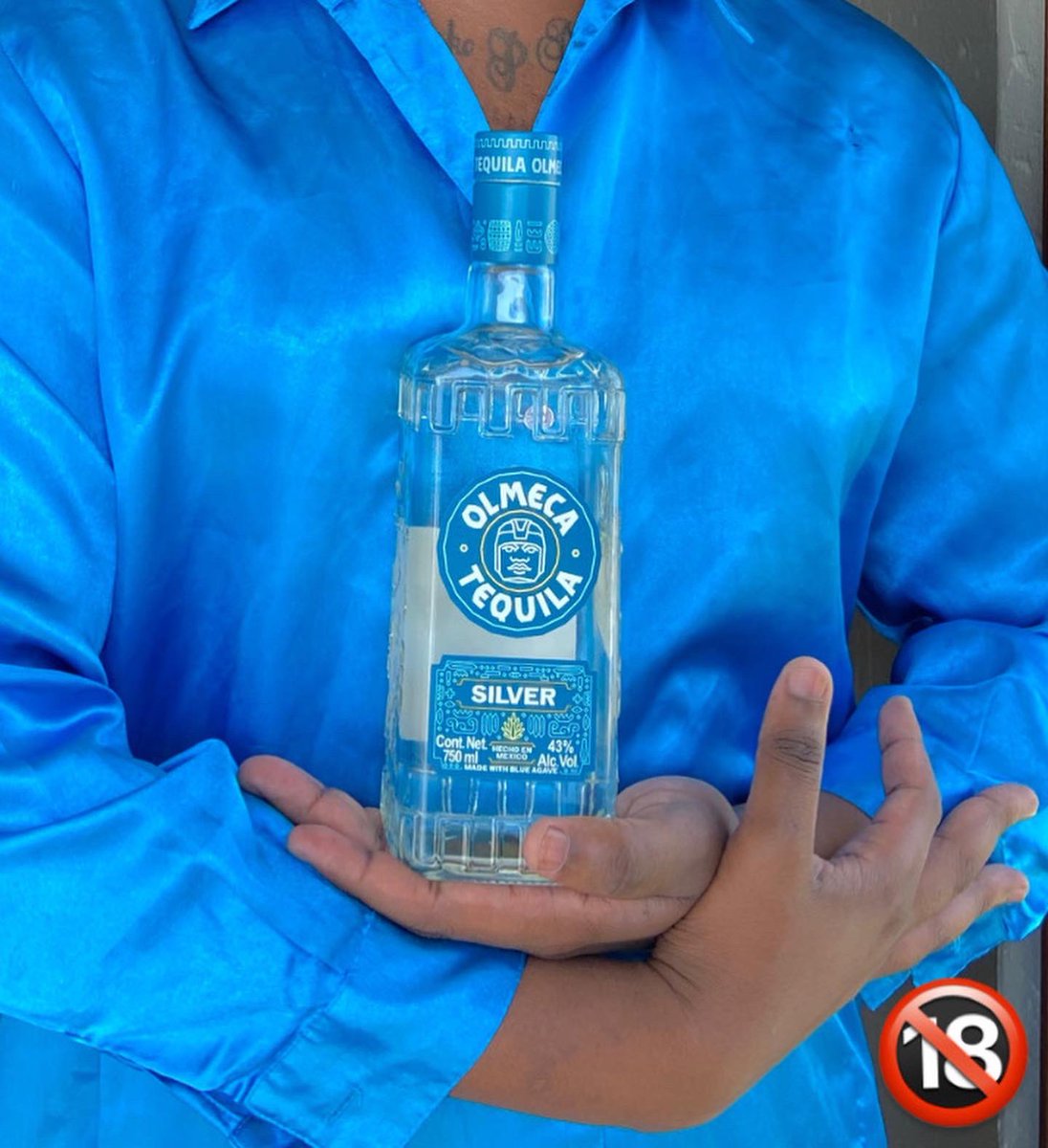 dearbheki's tweet photo. #Ad Thereβs no better way to celebrate than with a bottle of @OlmecaTequilaSA π₯Ί
Have you seen the NEW bottle? Grab yours, available in stores. Not for sale for under 18βs
Enjoy responsibly.
#ShortCutToSummer #ToAllCelebrations https://t.co/JXyPH89WYz