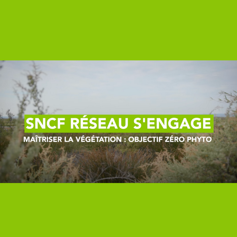 EmmanueleSaura's tweet photo. En 2022, @SNCFReseau se tourne vers des solutions alternatives pour maîtriser la végétation. En #Occitanie, place à la prévention avec l'utilisation du géosynthétique aux abords des voies sur le littoral ou encore du débroussaillage manuel et mécanique sur la ligne du Gers.
