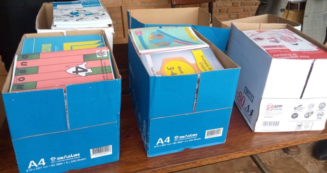nsengstor20n1's tweet photo. C mdi l 04/01/22 la Diaspora Burundaise en Fédération d Russie que j représente a octroyé un don d manuel scolaire à l'Ecofo Bigombo #Ruyigi. C est dans l cadre d'appuyer notre Gouvnment ds l développement du secteur de l'Education. @MAEBurundi @MESRS4 @in_burundi @ambrusburundi https://t.co/rTbbHVJega