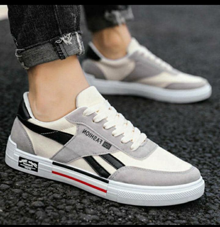 Emmaculateemb's tweet photo. Mali safi kama hii unapata hii Januari ukitaka
@1500/-
#NgatiaAzimaAzimio 
#kfckenya 
#PoliticalPartiesAct 
#guardianangel 
Size 40-44
Jishikie yako ungare waseme https://t.co/DLItRBE8jC