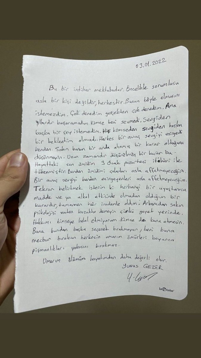 kimbubozo's tweet photo. Ben şuna inanıyorum. Sevgi insana herşey yaptırabilir bir de sevgisizlik.

Kocaman dünyada bir kum tanesi kadar yer kaplayan Yunus'a sevgiyi değil sevgisizliği öğretenlere de yazıklar olsun.

#YunusGezer https://t.co/l3bbBkNjDF