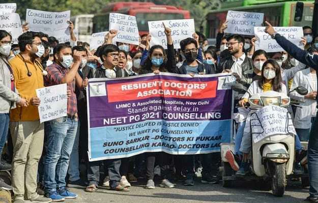 Immediate withdrawal of all cases filed against resident doctors in Delhi.
#SpeedUpNEETPGandUGCounselling
#AIDSO

<a href="/PMOIndia/">PMO India</a> <a href="/MoHFW_INDIA/">Ministry of Health</a>  <a href="/PTI_News/">Press Trust of India</a> <a href="/ANI/">ANI</a> <a href="/ndtvindia/">NDTV India</a> <a href="/ABPNews/">ABP News</a> <a href="/TOIIndiaNews/">TOI India</a> <a href="/AIDSO_AIC/">AIDSO All India Committee</a> @MSC_CC