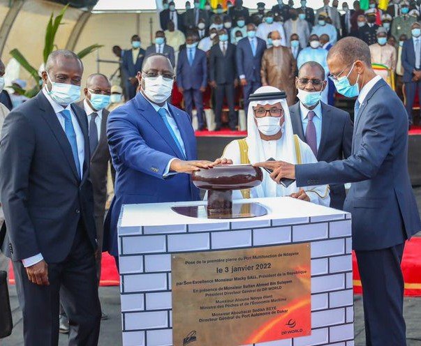 CBINFORMATION's tweet photo. 🛑 Sénégal🇸🇳 lancement des travaux d'un port multifonctionnel à Ndayane

Le président sénégalais, Macky SALL a posé lundi en début de soirée la première pierre du futur port multifonctionnel de Ndayane (ouest), destiné à décongestionner celui de Dakar. https://t.co/n6CgadvKmz