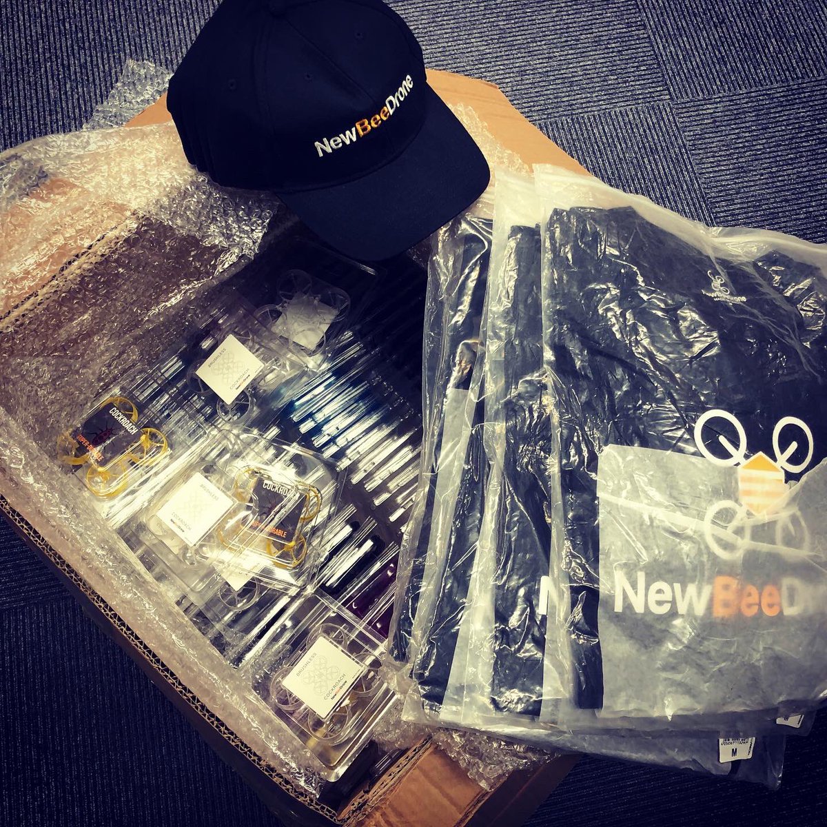 kigaru's tweet image. 今日はnew bee droneが入荷です！店出しはしばらくお待ち下さい。
1月6日は木曜TTT開催します！18時〜21時まで　1000円です！
#kigarudrone #newbeedrone