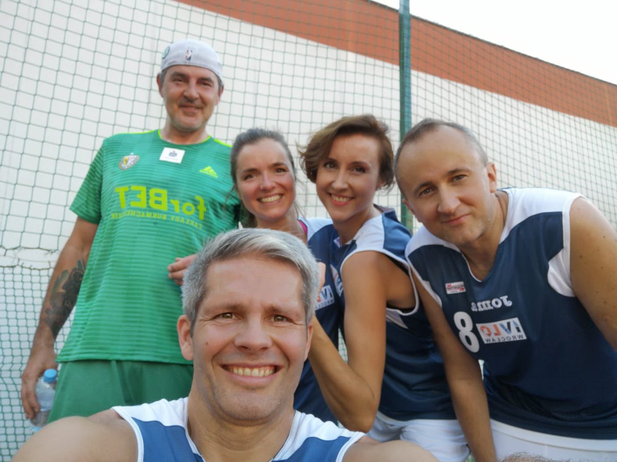MSamojedny's tweet photo. Kolega z boiska ma dziś urodziny @Zielony666 🎂🎁🎊 #70lecie #IVLO #Wrocław https://t.co/KJZU5MStGt