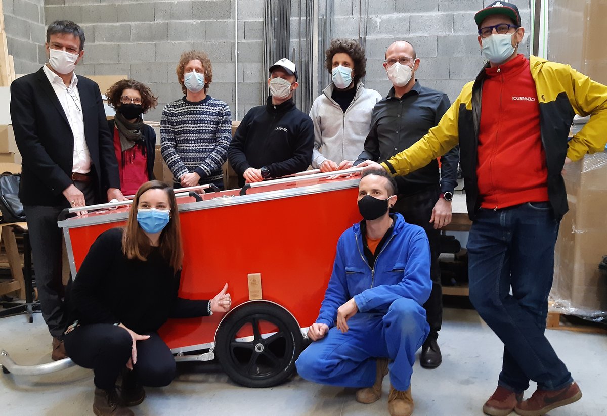 Sarahbzh's tweet photo. 🏆 Hier nous avons reçu le #PrixESS21 catégorie Transition Écologique @ESS_France @ESSBretagne 
Ce prix récompense la partie SCIC de Toutenvélo mais également tout le réseau au service de la #cyclologistique sur le territoire @Toutenvelo_Gre @Toutenvelorouen @ToutEnVelo_Caen https://t.co/zMiTDUyqCi
