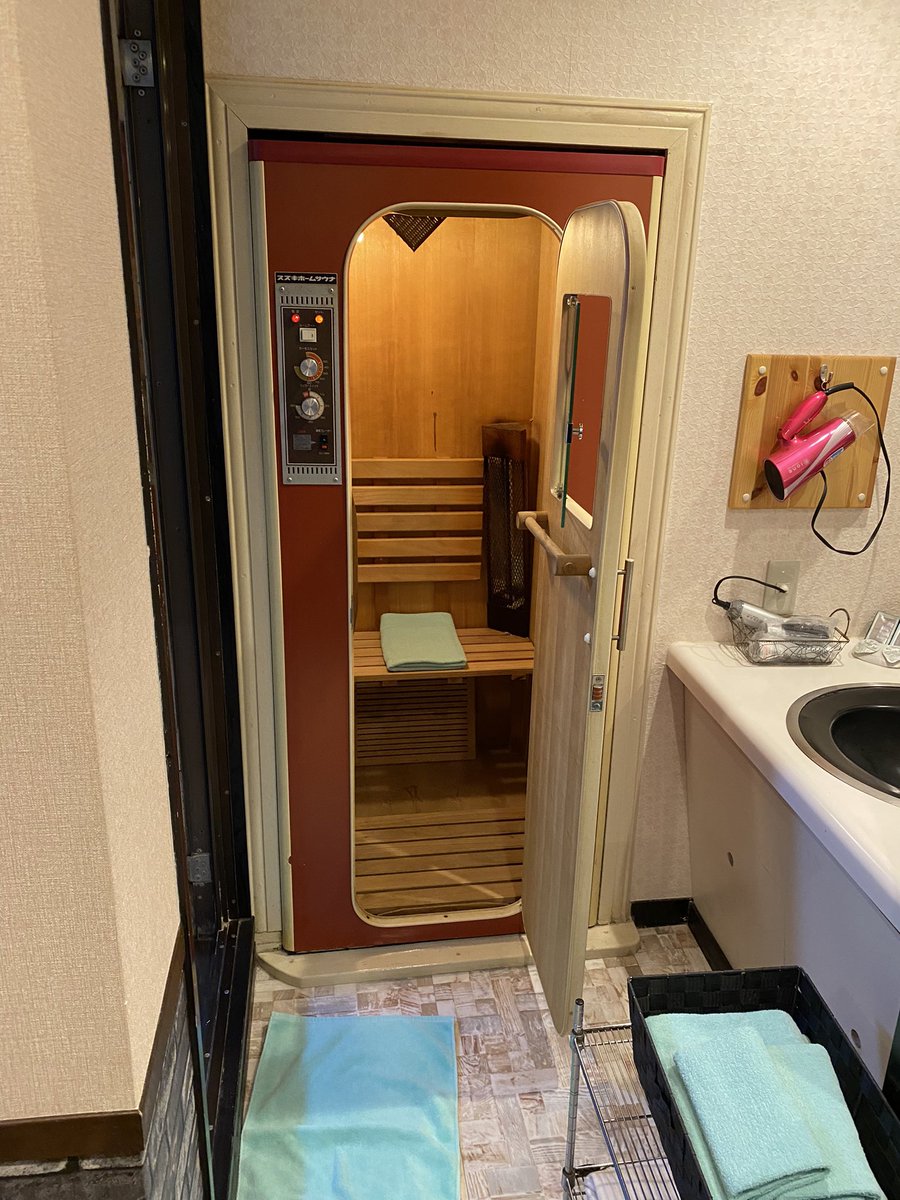 ma82kazu's tweet photo. ラブホきたら部屋にサウナあって驚き https://t.co/TbWwR5vX2b