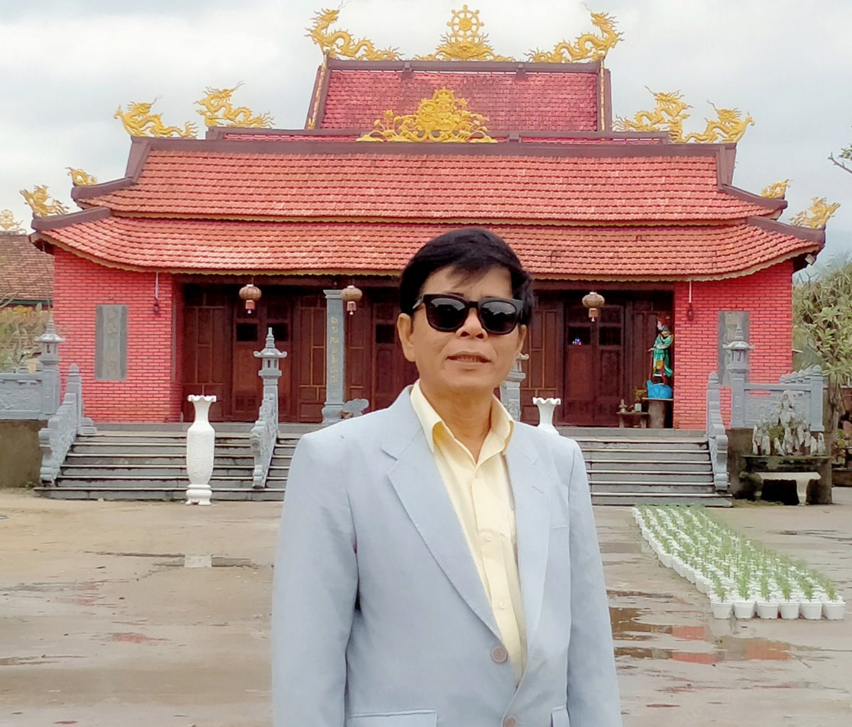 thai383979's tweet photo. Cửa chùa đã khép th��i ta về . https://t.co/7rRnfwZG5C