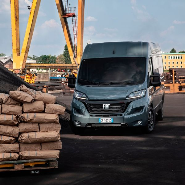 fimalaga's tweet photo. El trabajo duro nunca ha sido tan sencillo con el nuevo Ducato. Detecta automáticamente a los peatones y a los ciclistas. Y, si el riesgo de colisión es inminente, el sistema puede emitir una alarma sonora y aplicar automáticamente los frenos. https://t.co/d7bFmGdQxk