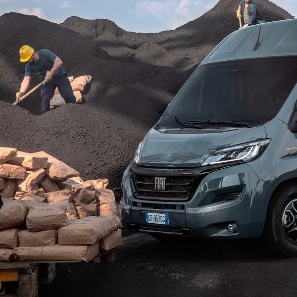 fimalaga's tweet photo. El trabajo duro nunca ha sido tan sencillo con el nuevo Ducato. Detecta automáticamente a los peatones y a los ciclistas. Y, si el riesgo de colisión es inminente, el sistema puede emitir una alarma sonora y aplicar automáticamente los frenos. https://t.co/d7bFmGdQxk