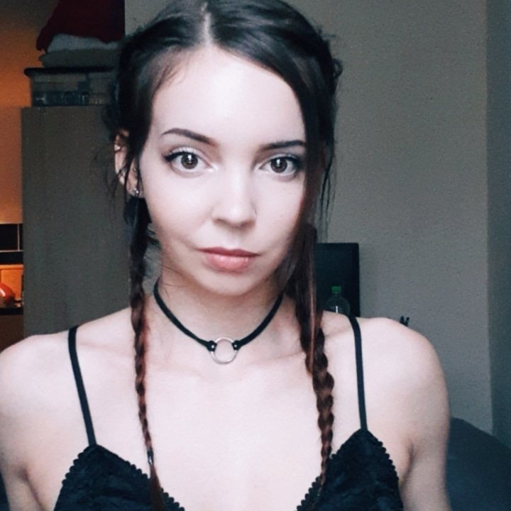 _Fennon_'s tweet photo. Hello I am jumping on the band wagon and would like 1 drop of attention please 😂 https://t.co/m3sxRb3Qbo