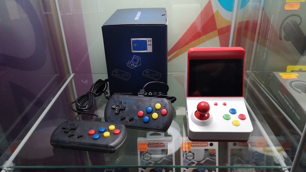ITDS_es's tweet photo. Consola retro + 2 mandos
se conecta a TV por cable rca
45€ https://t.co/YnPqIKPPt4