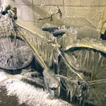 外に自転車を放置していると？氷漬けになってしまう!