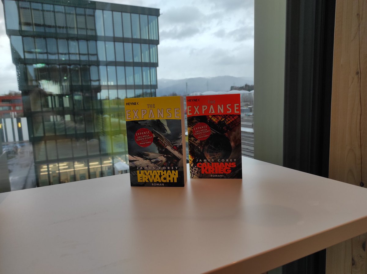 filmfreundsam's tweet photo. Mein Chef @BenjaminFlaemig schenkt mir zu Weihnachten #SciFi #Bücher 😍
Die Serie von #TheExpense hab ich nicht gesehen oder gelesen, bin aber positiv eingestellt. 
Vermerke diese zu lesen mal als #Jahresziel2022 
Vielen Dank 🤗 https://t.co/nqsMZYAjLZ