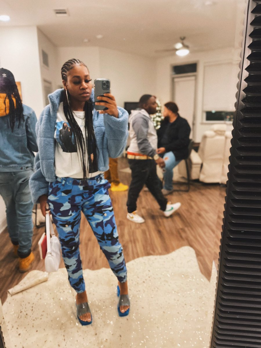 plugssdaughtaa's tweet image. I was obsessed with this fit.