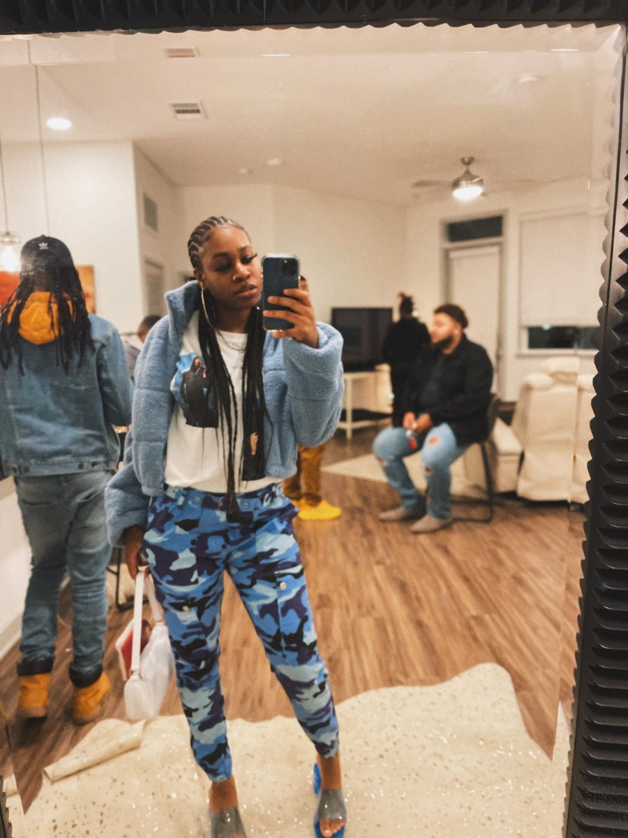 plugssdaughtaa's tweet image. I was obsessed with this fit.
