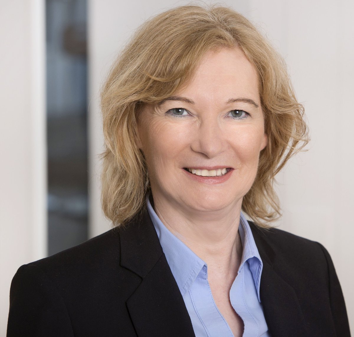 gesistraining's tweet photo. What a great start to 2022: We are delighted to welcome not one but TWO🤩 wonderful new colleagues!
Verena Kunz (@anerevznuk) supports us as scientific coordinator focusing on computational social science and Jackie Schüller joins as administrative coordinator in Cologne. 🥳🥳🥳 https://t.co/VNbVc0cpXp