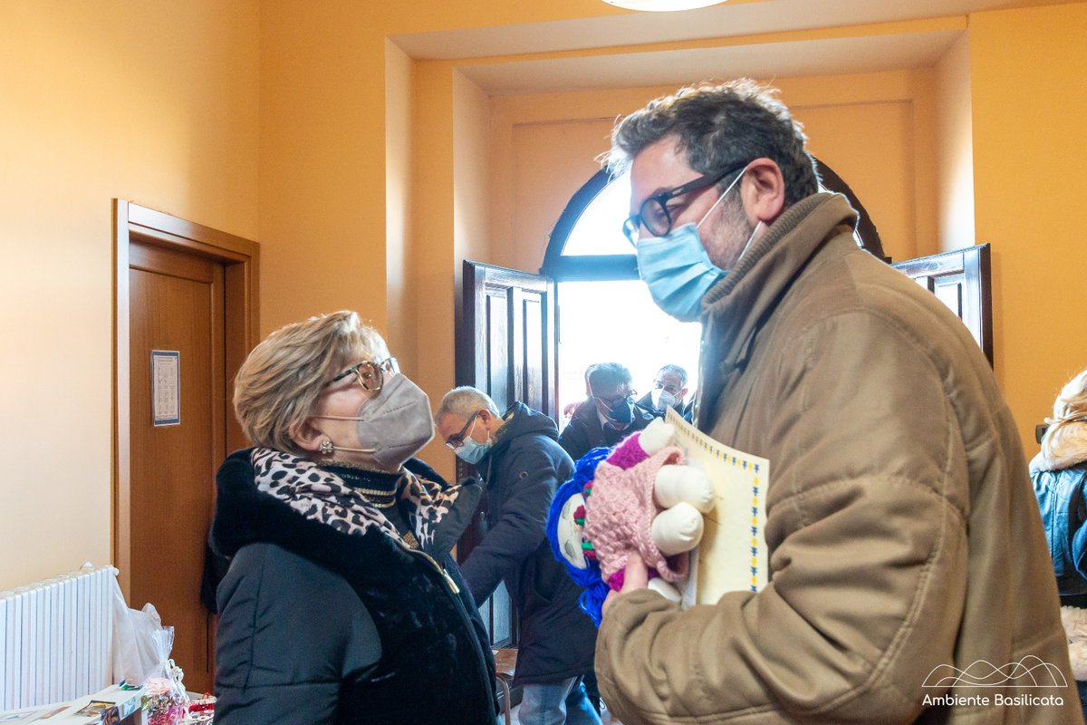 AmbienteBas's tweet photo. Nella mattinata di ieri, le pareti affrescate dell'antico Santuario di San Donato di Ripacandida hanno fatto da cornice ad un gesto di solidarietà davvero importante sia per i bambini dell'UNICEF sia per l'ambiente. https://t.co/1hEy13b3ft