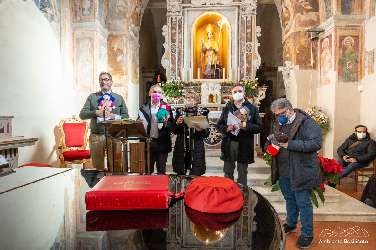 AmbienteBas's tweet photo. Nella mattinata di ieri, le pareti affrescate dell'antico Santuario di San Donato di Ripacandida hanno fatto da cornice ad un gesto di solidarietà davvero importante sia per i bambini dell'UNICEF sia per l'ambiente. https://t.co/1hEy13b3ft