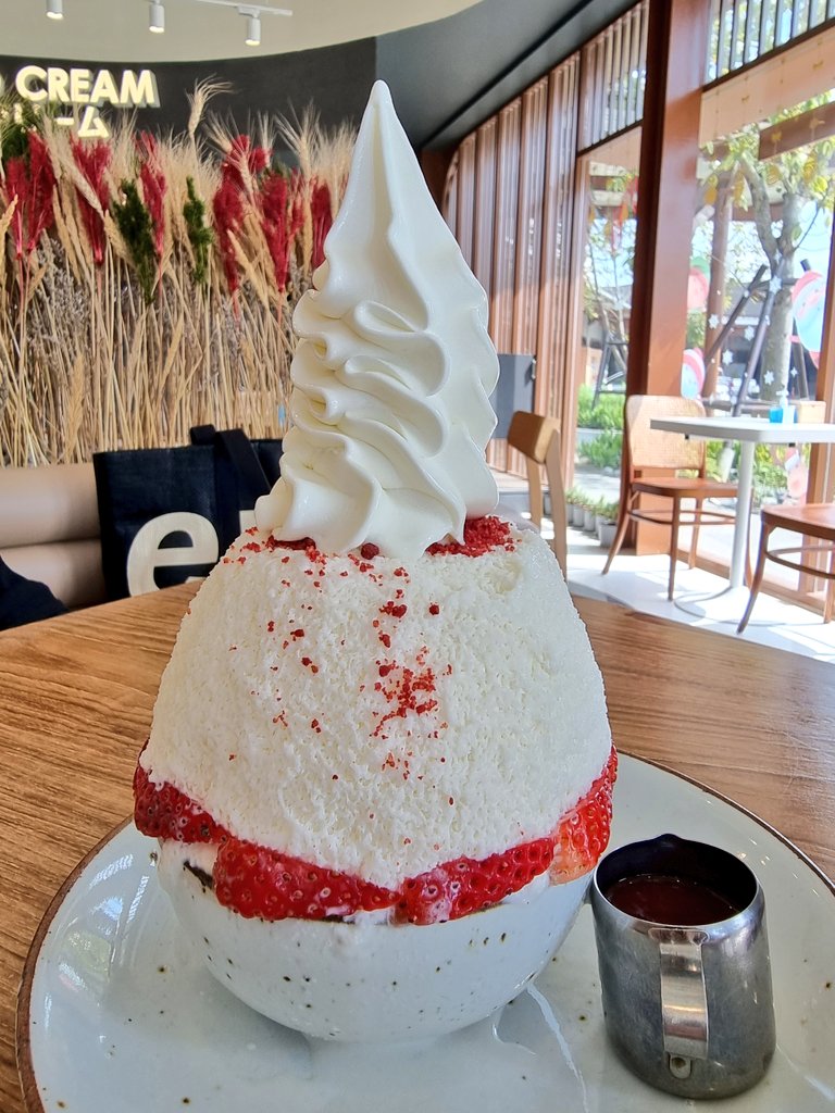 triplepreview's tweet photo. ยกของดีจากเชียงใหม่ มาให้ได้ลอง ร้านของหวานไอศครีมนมฮอกไกโด #SofutoCream แรงบันดาลใจจากญี่ปุ่น และแซนวิชชีสยืด volcano อยู่ในโซนเดียวกัน
Sofuto Cream เจ้มจ้น ทุกรายการ จัดให้เยอะ คุ้มค่าดี
📌 The Forth ศาลายา
#TriplePreview #รีวิวคาเฟ่นครปฐม @Kin24hrs https://t.co/RyyKWCmd7a