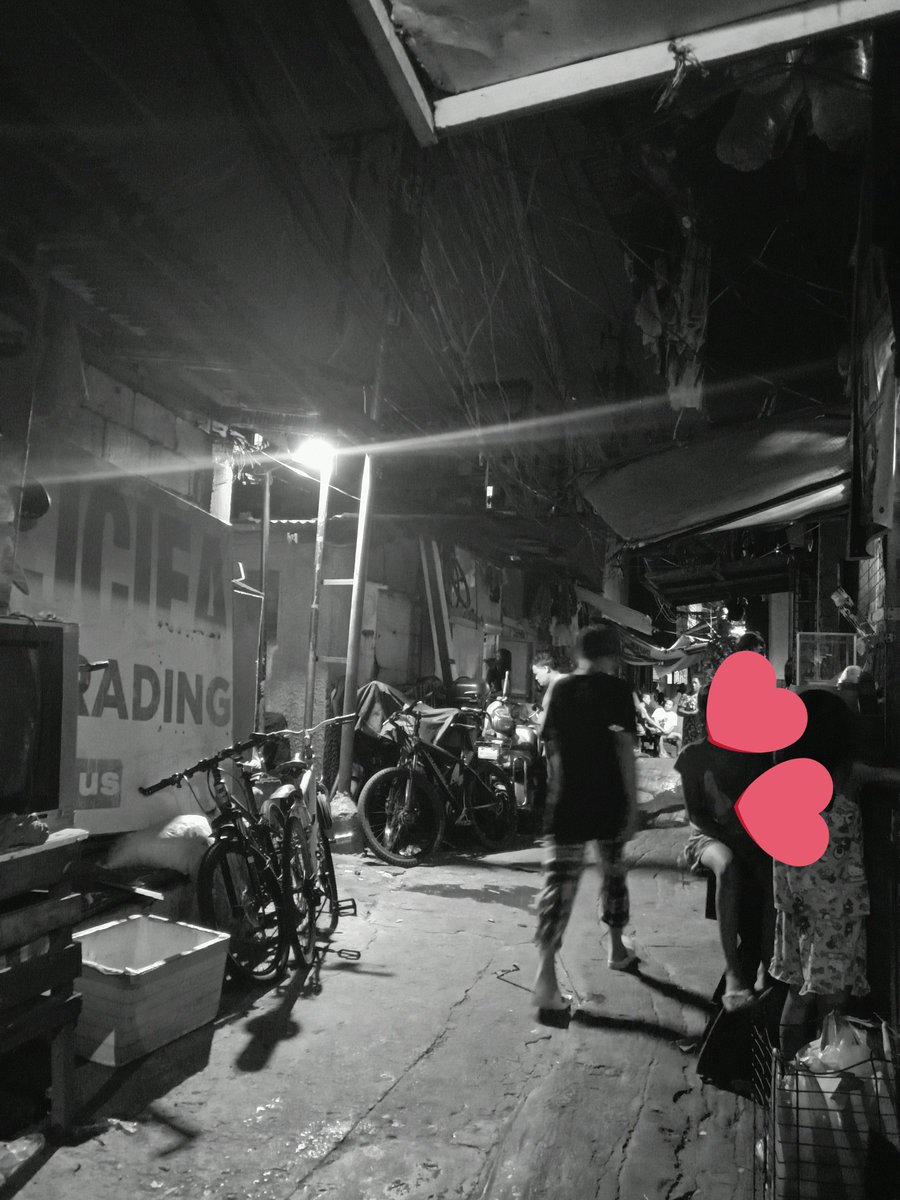 iamedison007's tweet photo. Hello alert level 3 naba to??.. 😂😂
Nagiinuman sa mga gilid at pagala galang mga bata.. hhaaha.. sabi ko sainyo ndi nkaka pasok ang covid samin https://t.co/a6j7b1e2PN
