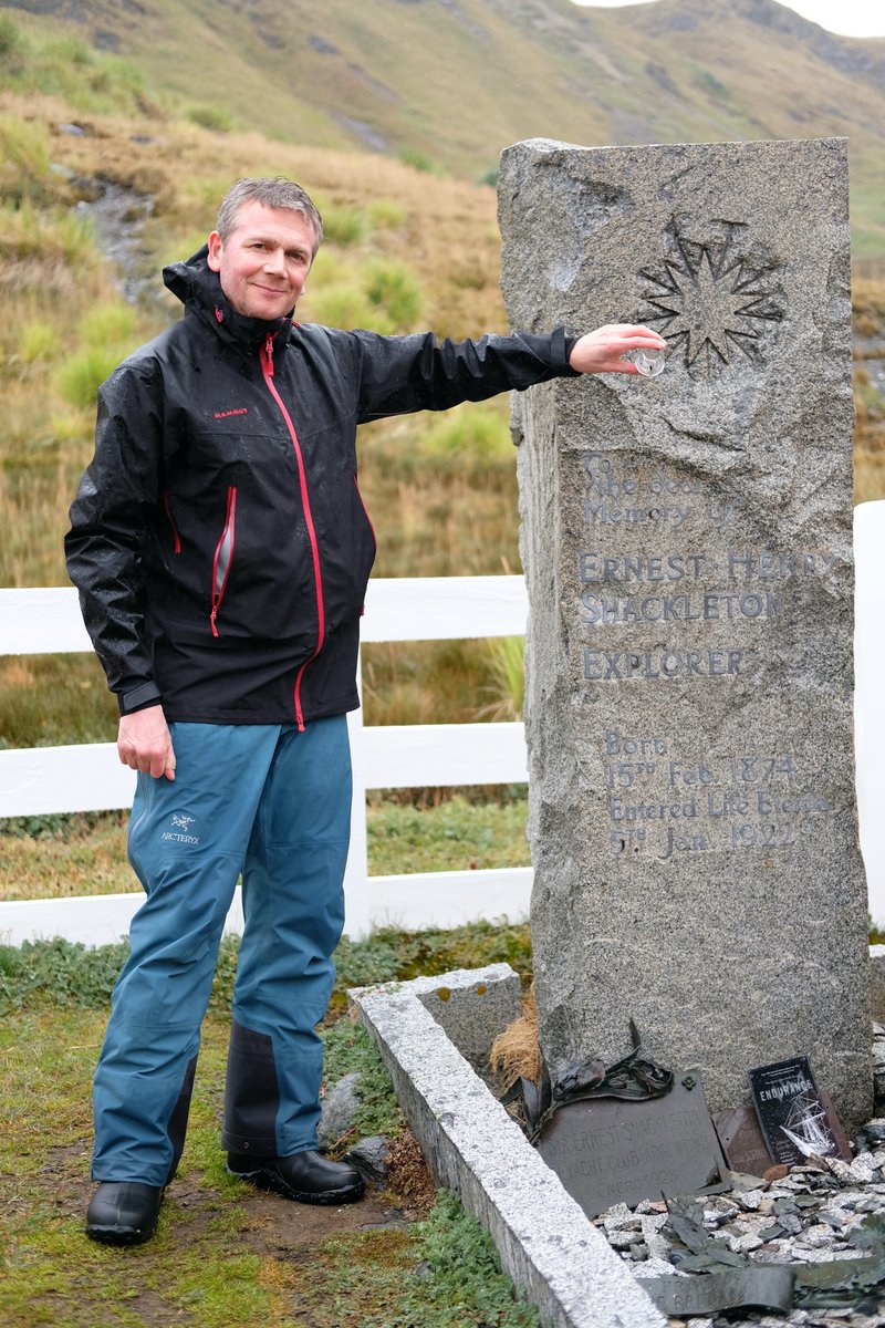 JacBoiten's tweet photo. #OnThisDay 5 January 1922 - A Whisky Toast to @shackleton100 @EShackleton  Life, Grytviken @GovSGSSI What an honour to stand next to his grave of "The Boss" in 2018 with @LindbladExp @SGHTcharitysite @AntarcticReport @WeAreShackleton #Shackleton @InspireExplore #Antarctica https://t.co/knGsRw6ypP